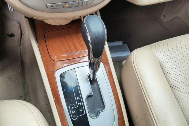 Used Buick Excelle 2013 1.5L Automatic Luxury Model Gear Lever