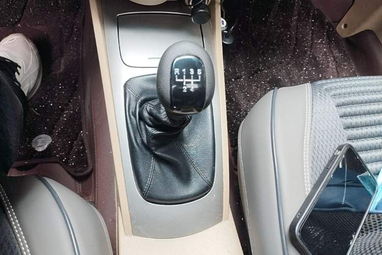 Used Buick Excelle 2013 1.5L Manual Classic Model Gear Lever