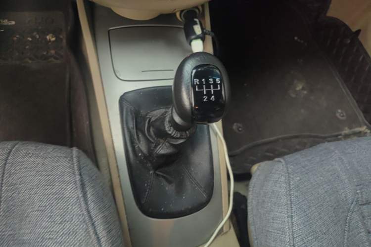 Used Buick Excelle 2013 1.5L Manual Classic Model Gear Lever