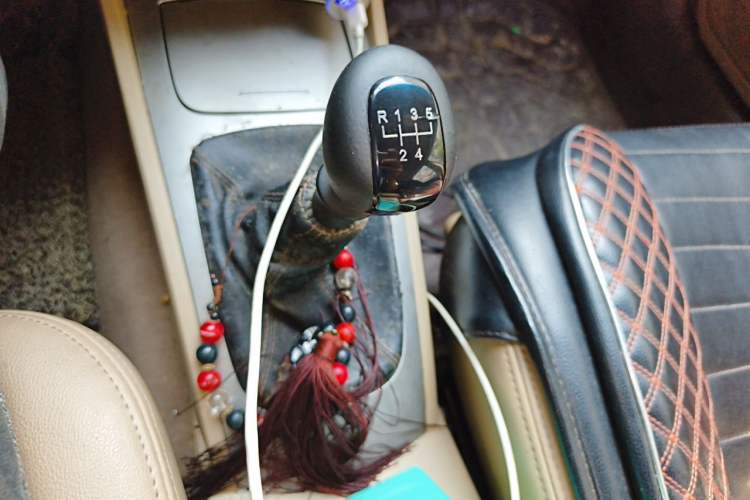 Used Buick Excelle 2013 1.5L Manual Classic Model Gear Lever