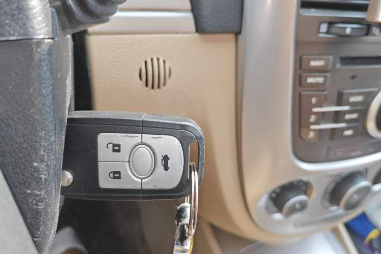 Used Buick Excelle 2013 1.5L Automatic Classic Model Interior 1