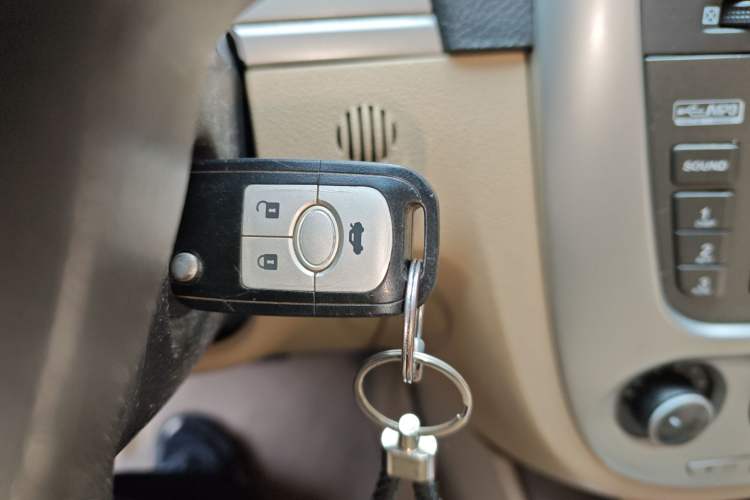 Used Buick Excelle 2013 1.5L Automatic Classic Model Interior 1