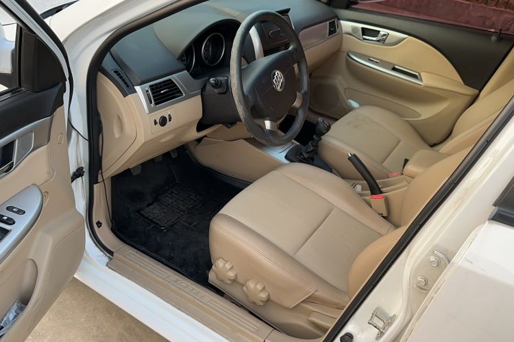 Used Buick Excelle 2013 1.5L Manual Classic Model Interior 2