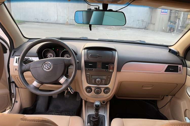 Used Buick Excelle 2013 1.5L Manual Classic Model Interior 3