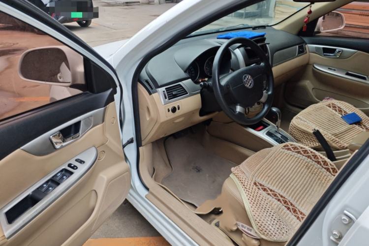 Used Buick Excelle 2013 1.5L Automatic Classic Model Interior 3