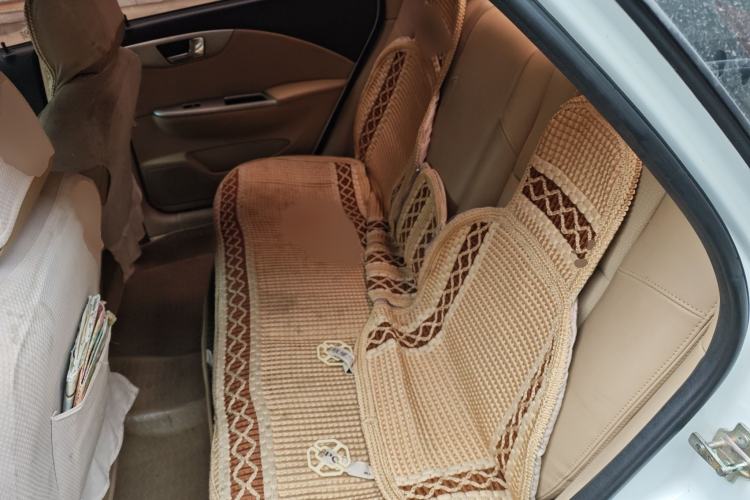 Used Buick Excelle 2013 1.5L Automatic Classic Model Interior 4