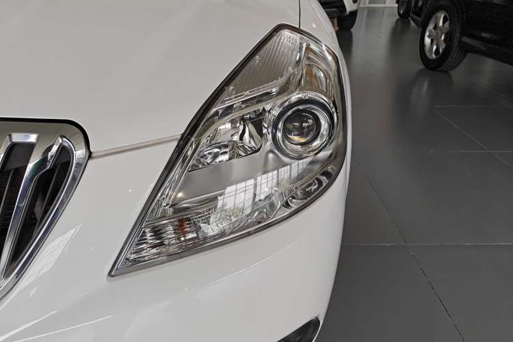 Used Buick Excelle 2013 1.5L Automatic Classic Model Left Front Headlight