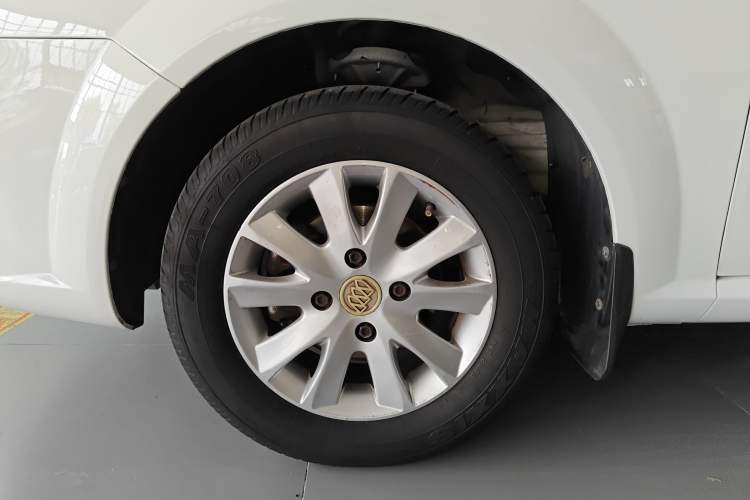 Used Buick Excelle 2013 1.5L Automatic Classic Model Left Front Wheel Hub