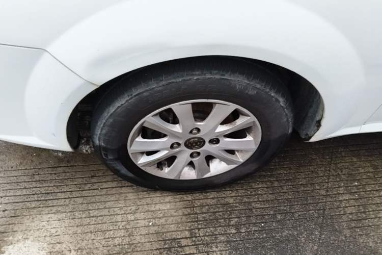 Used Buick Excelle 2013 1.5L Automatic Classic Model Left Front Wheel Hub