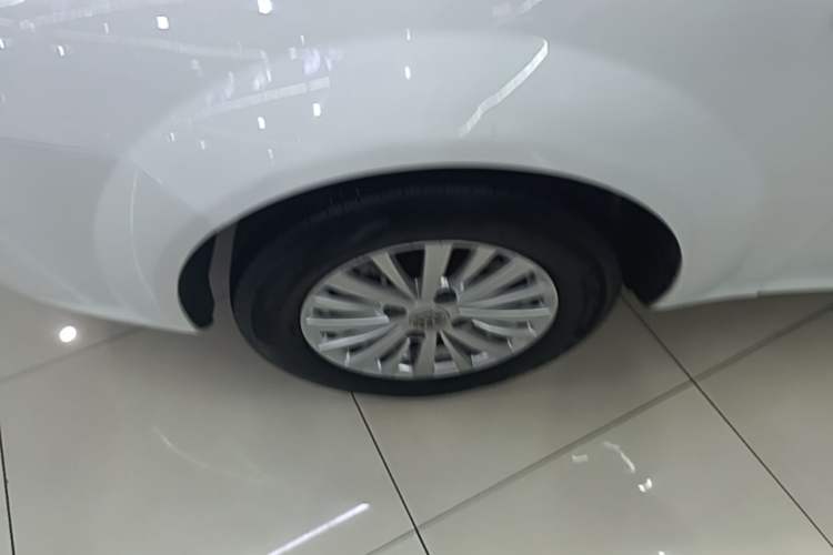 Used Buick Excelle 2013 1.5L Automatic Classic Model Left Front Wheel Hub