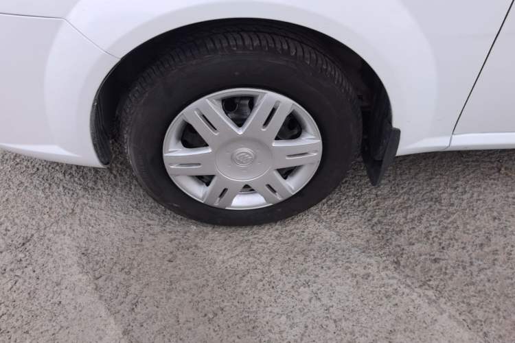 Used Buick Excelle 2013 1.5L Automatic Classic Model Left Front Wheel Hub
