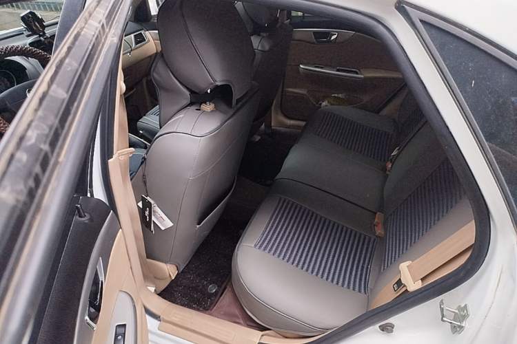 Used Buick Excelle 2013 1.5L Manual Classic Model Left Rear Seat