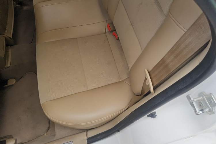 Used Buick Excelle 2013 1.5L Automatic Classic Model Left Rear Seat