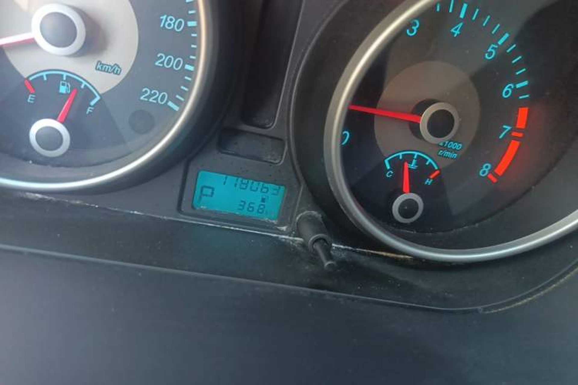 Used Buick Excelle 2013 1.5L Automatic Classic Model Odometer Close Up