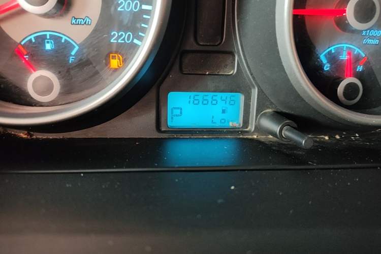 Used Buick Excelle 2013 1.5L Automatic Classic Model Odometer Close Up