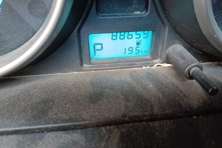 Used Buick Excelle 2013 1.5L Automatic Classic Model Odometer Close Up