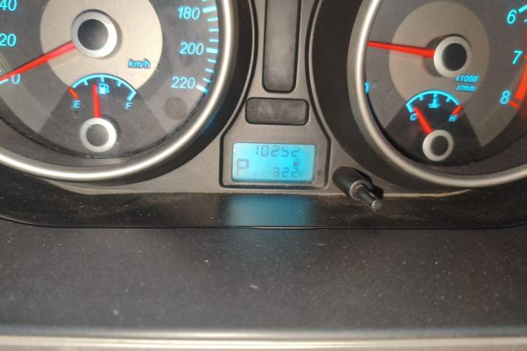 Used Buick Excelle 2013 1.5L Automatic Classic Model Odometer Close Up