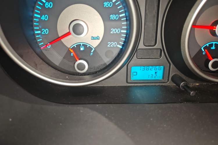 Used Buick Excelle 2013 1.5L Automatic Classic Model Odometer Close Up