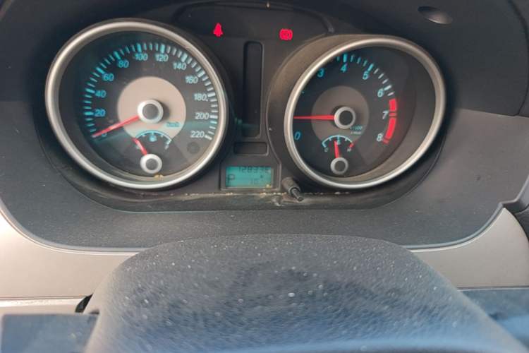 Used Buick Excelle 2013 1.5L Automatic Classic Model Odometer Close Up