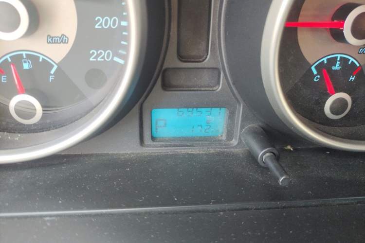 Used Buick Excelle 2013 1.5L Automatic Classic Model Odometer Close Up