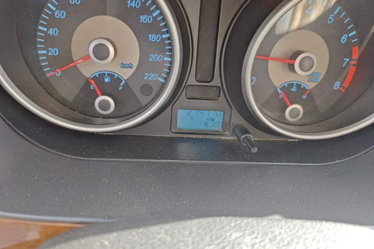 Used Buick Excelle 2013 1.5L Manual Luxury Model Odometer Close Up