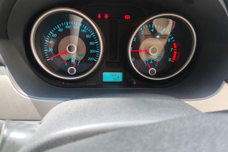 Used Buick Excelle 2013 1.5L Manual Classic Model Odometer Close Up