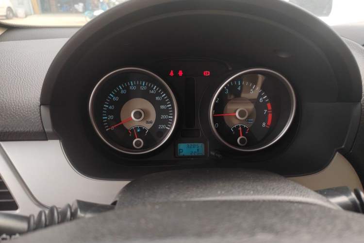 Used Buick Excelle 2013 1.5L Automatic Classic Model Odometer Close Up