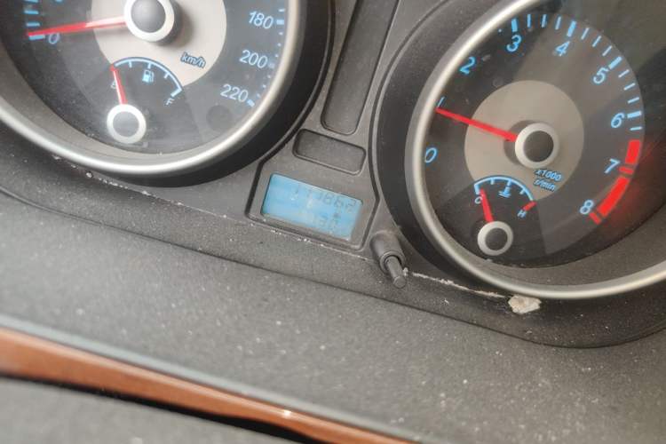 Used Buick Excelle 2013 1.5L Manual Luxury Model Odometer Close Up