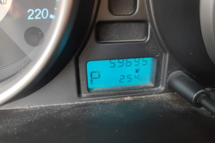 Used Buick Excelle 2013 1.5L Automatic Classic Model Odometer Close Up