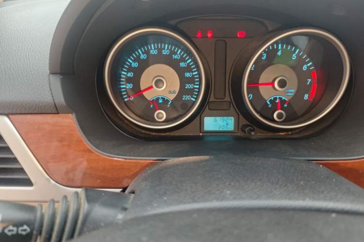 Used Buick Excelle 2013 1.5L Manual Luxury Model Odometer Close Up