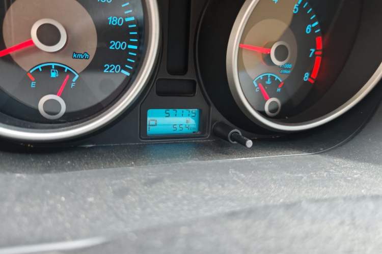 Used Buick Excelle 2013 1.5L Automatic Classic Model Odometer Close Up