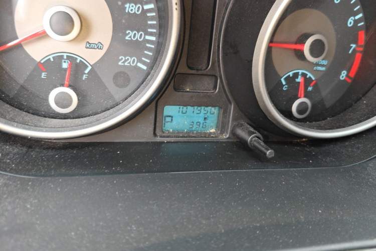 Used Buick Excelle 2013 1.5L Automatic Classic Model Odometer Close Up