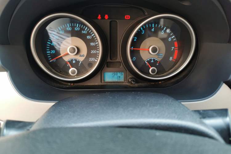 Used Buick Excelle 2013 1.5L Manual Classic Model Odometer Close Up