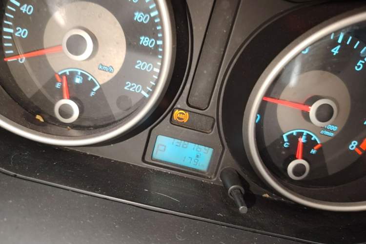 Used Buick Excelle 2013 1.5L Automatic Classic Model Odometer Close Up