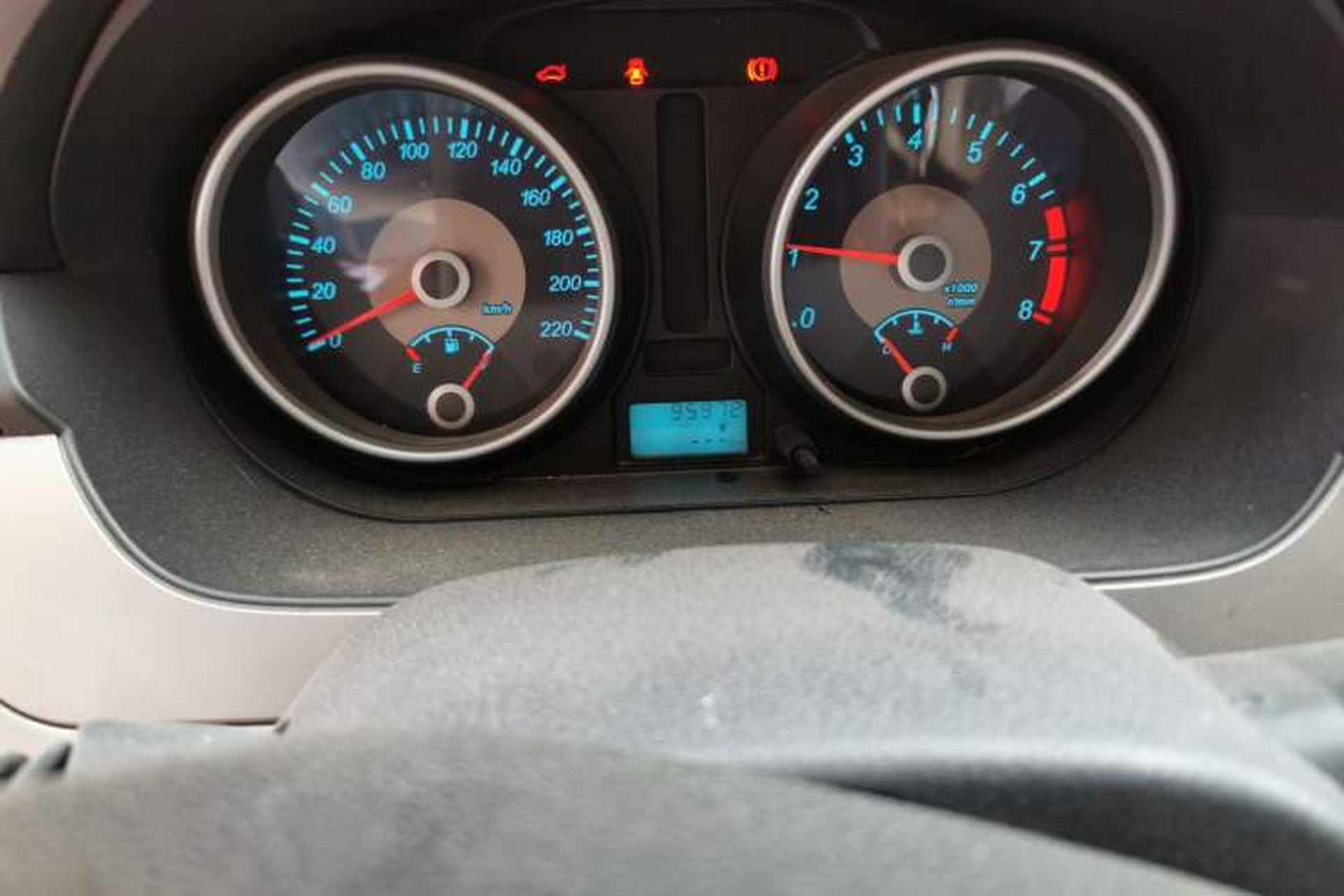 Used Buick Excelle 2013 1.5L Manual Classic Model Odometer Close Up