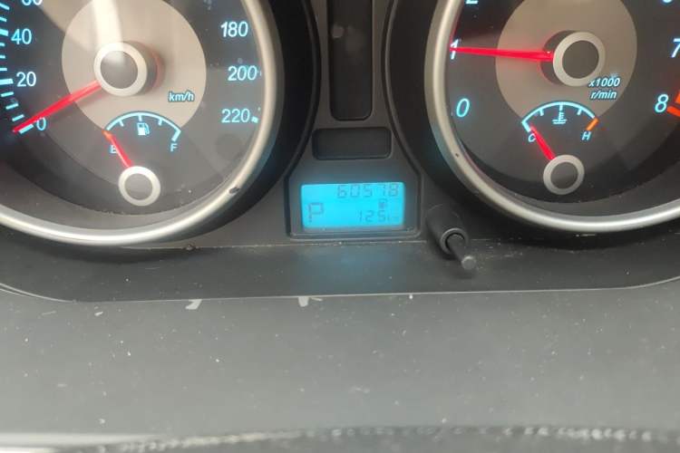 Used Buick Excelle 2013 1.5L Automatic Classic Model Odometer Close Up