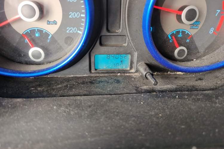 Used Buick Excelle 2013 1.5L Manual Classic Model Odometer Close Up