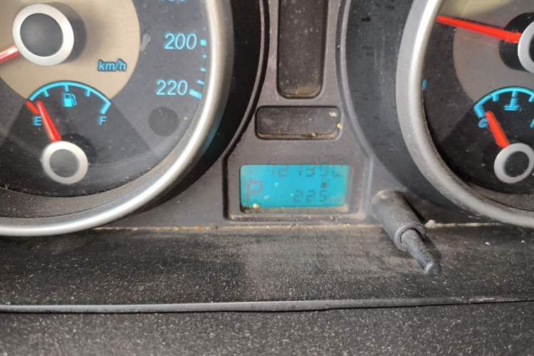 Used Buick Excelle 2013 1.5L Automatic Classic Model Odometer Close Up