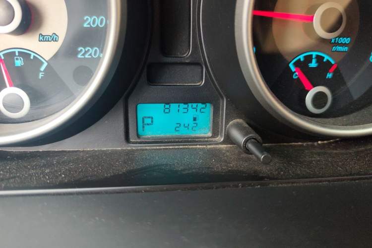 Used Buick Excelle 2013 1.5L Automatic Classic Model Odometer Close Up