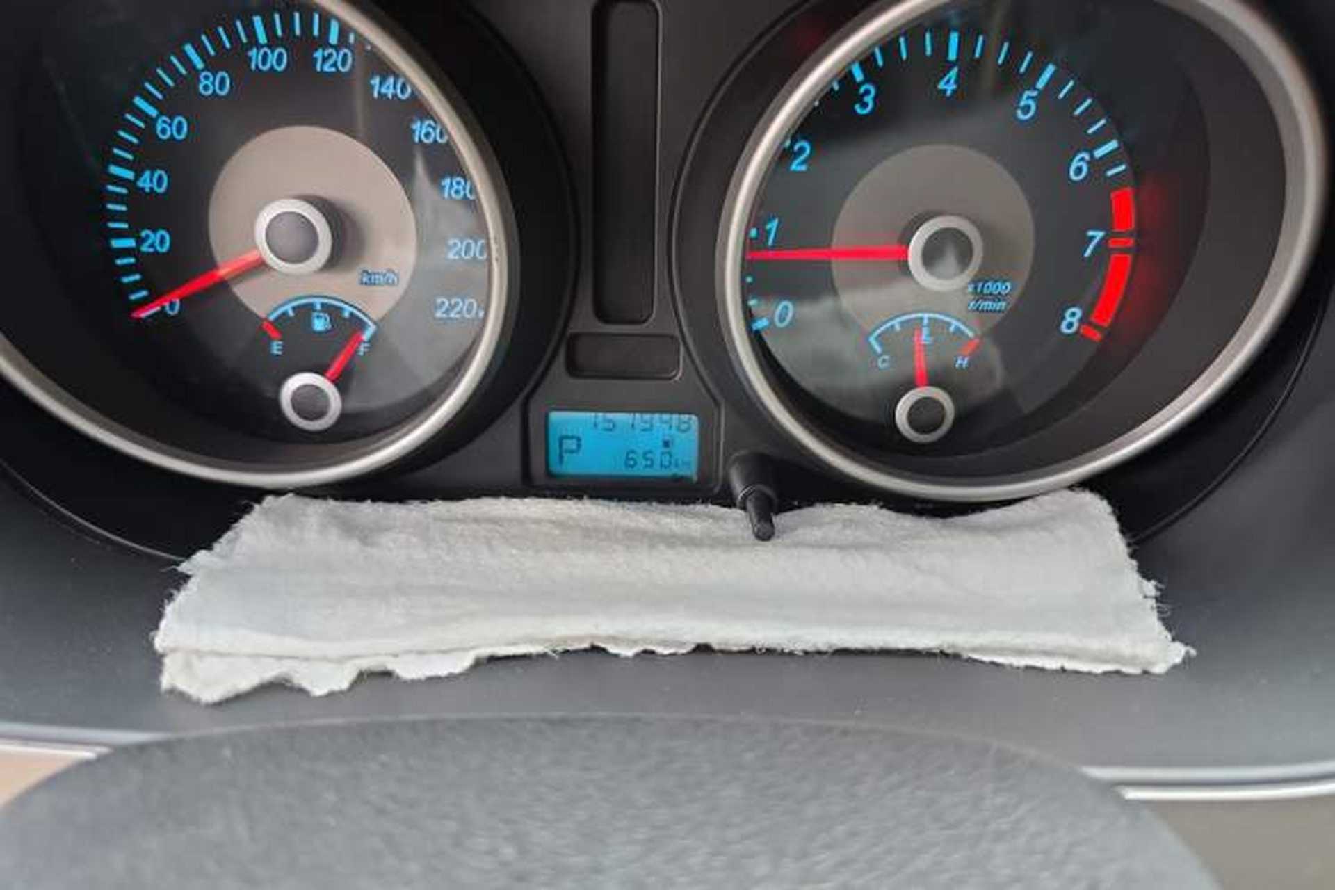 Used Buick Excelle 2013 1.5L Automatic Classic Model Odometer Close Up