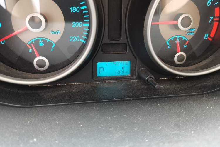 Used Buick Excelle 2013 1.5L Automatic Classic Model Odometer Close Up