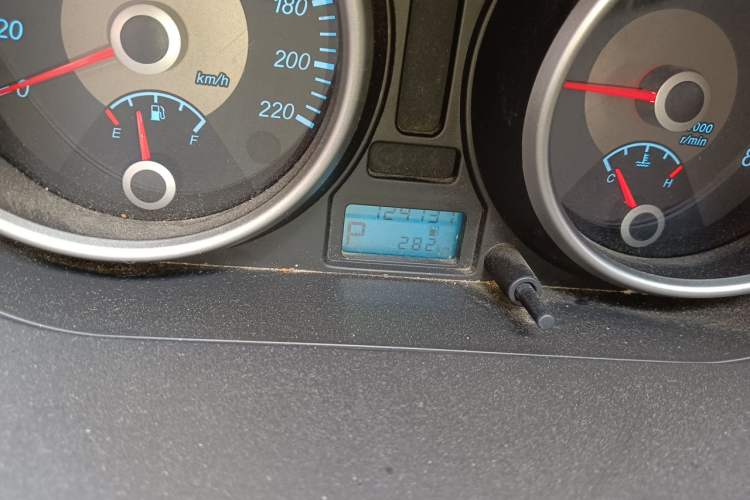 Used Buick Excelle 2013 1.5L Automatic Classic Model Odometer Close Up