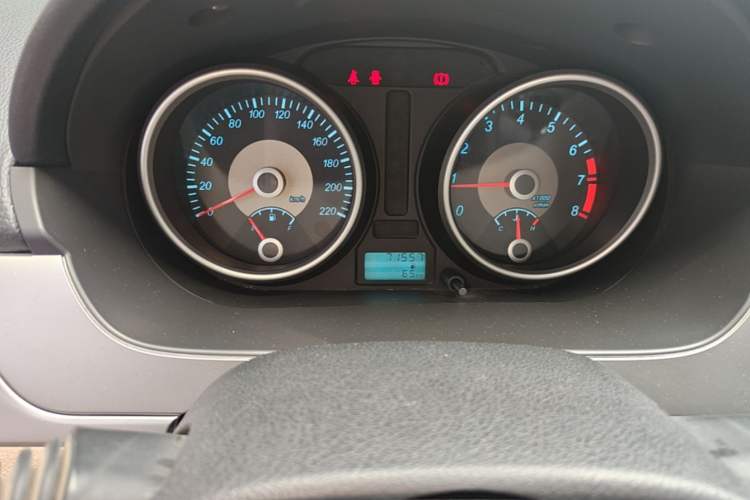 Used Buick Excelle 2013 1.5L Manual Classic Model Odometer Close Up