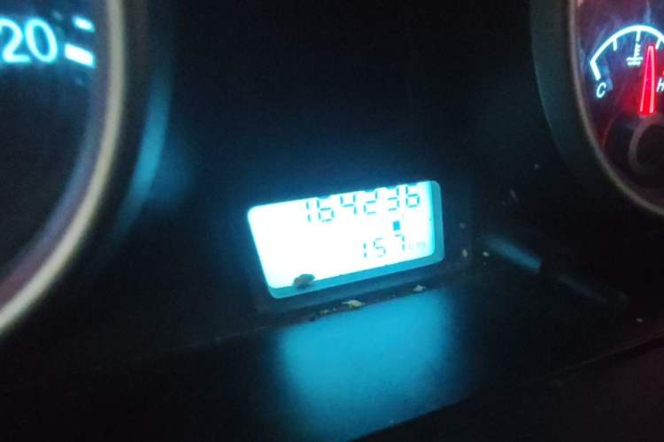 Used Buick Excelle 2013 1.5L Manual Classic Model Odometer Close Up