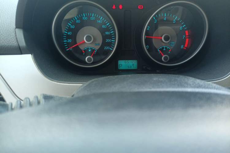 Used Buick Excelle 2013 1.5L Automatic Classic Model Odometer Close Up