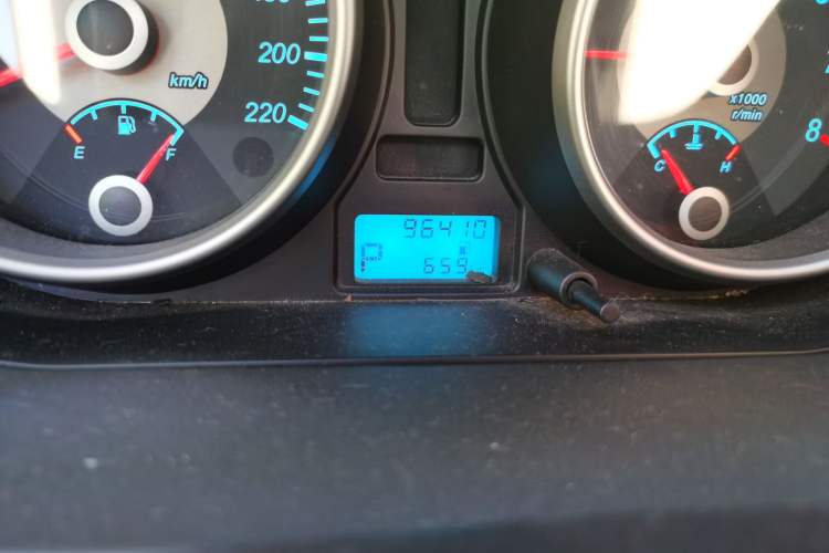 Used Buick Excelle 2013 1.5L Automatic Luxury Model Odometer Close Up