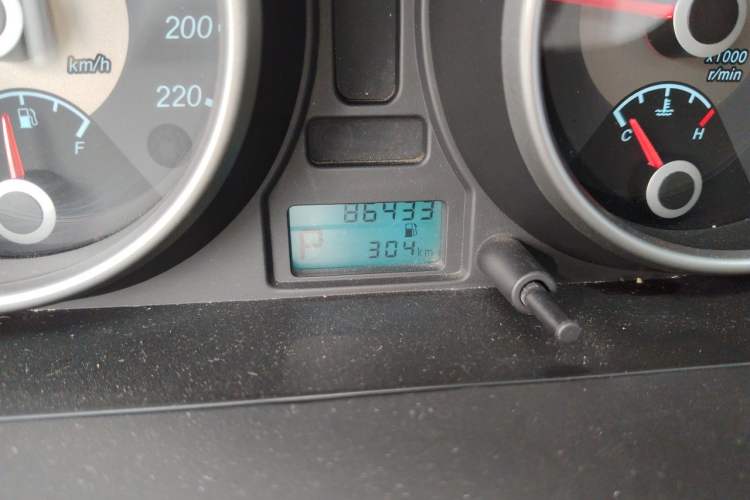 Used Buick Excelle 2013 1.5L Automatic Classic Model Odometer Close Up
