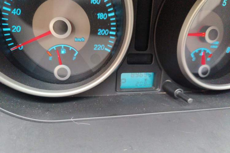 Used Buick Excelle 2013 1.5L Automatic Classic Model Odometer Close Up