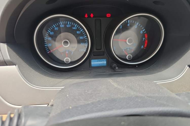 Used Buick Excelle 2013 1.5L Manual Classic Model Odometer Close Up