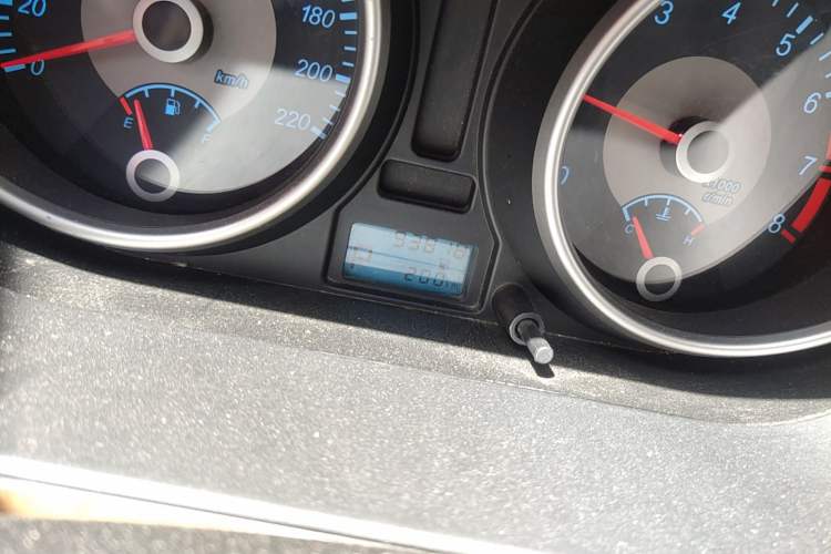 Used Buick Excelle 2013 1.5L Automatic Classic Model Odometer Close Up